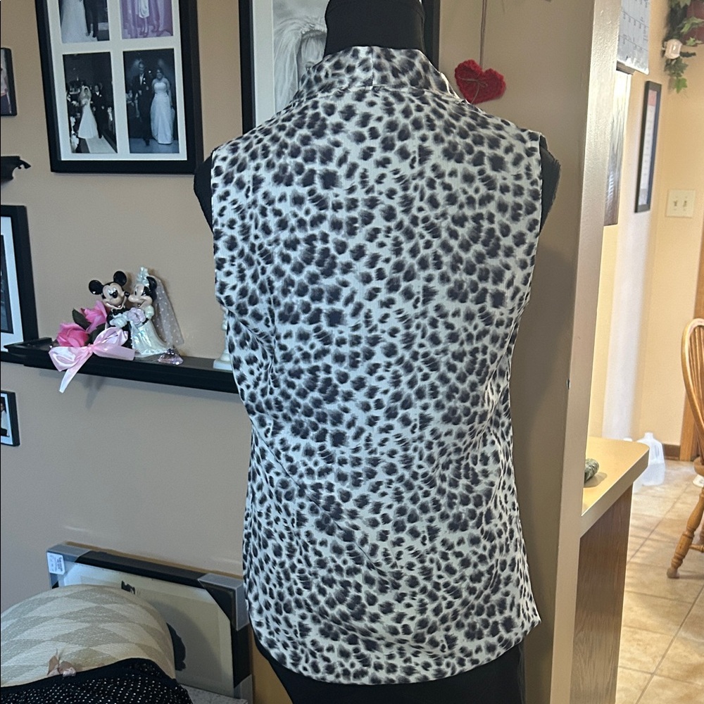 Elie Tahari Black and White Patterned Blouse - Picture 5 of 5